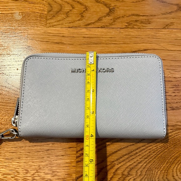 Michael Kors Jet Set Continental Wristlet Wallet - Picture 9 of 9